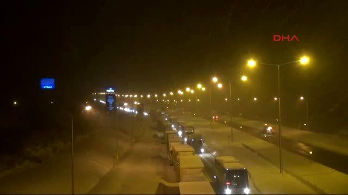 Bolu Dağı\'nda Ulaşım Güçlükle Sağlanıyor