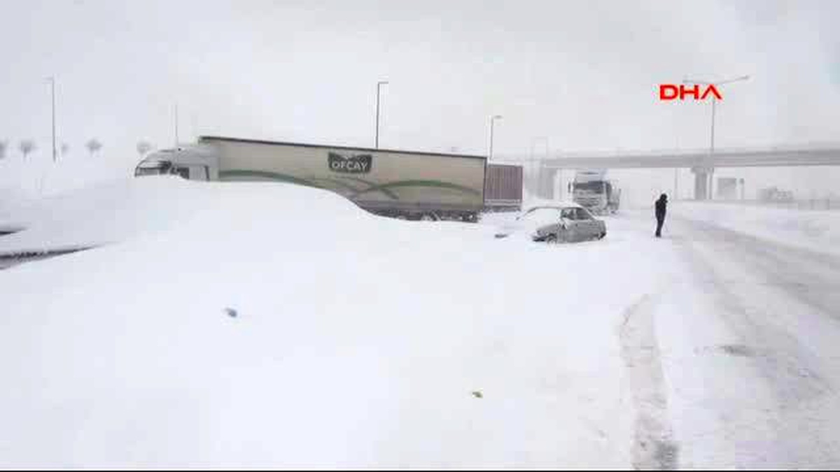 Bolu Tem Bolu Dağı Geçişinin Ankara Yönü Ulaşıma Kapandı