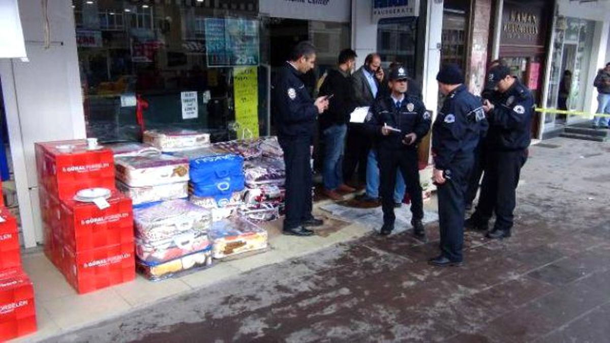 Boşanmak Üzere Olduğu Eşini Rehin Aldı