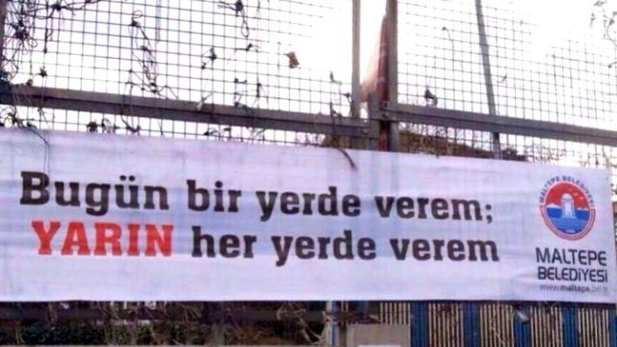 Bu Afişi Görenler Bir Daha Baktı