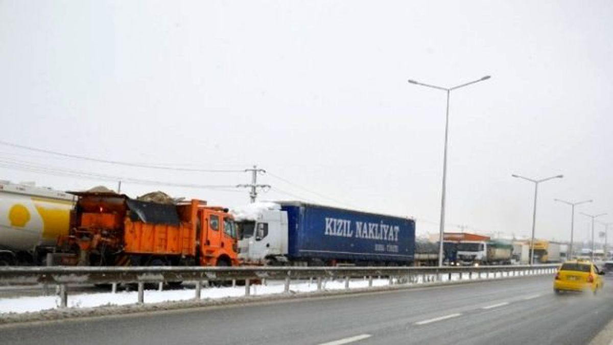 Bursa İstanbul Karayolu\'nda Kar Alarmı