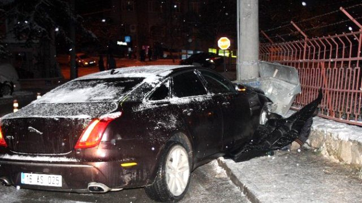 Buzda Kayan Lüks Otomobilin Çarptığı Şahıs Öldü