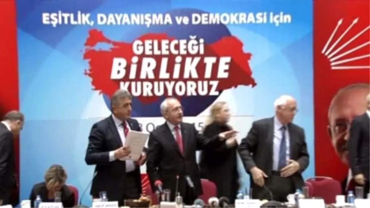 CHP Genel Başkanı Kemal Kılıçdaroğlu\'na Ayakkabı Fırlatıldı.