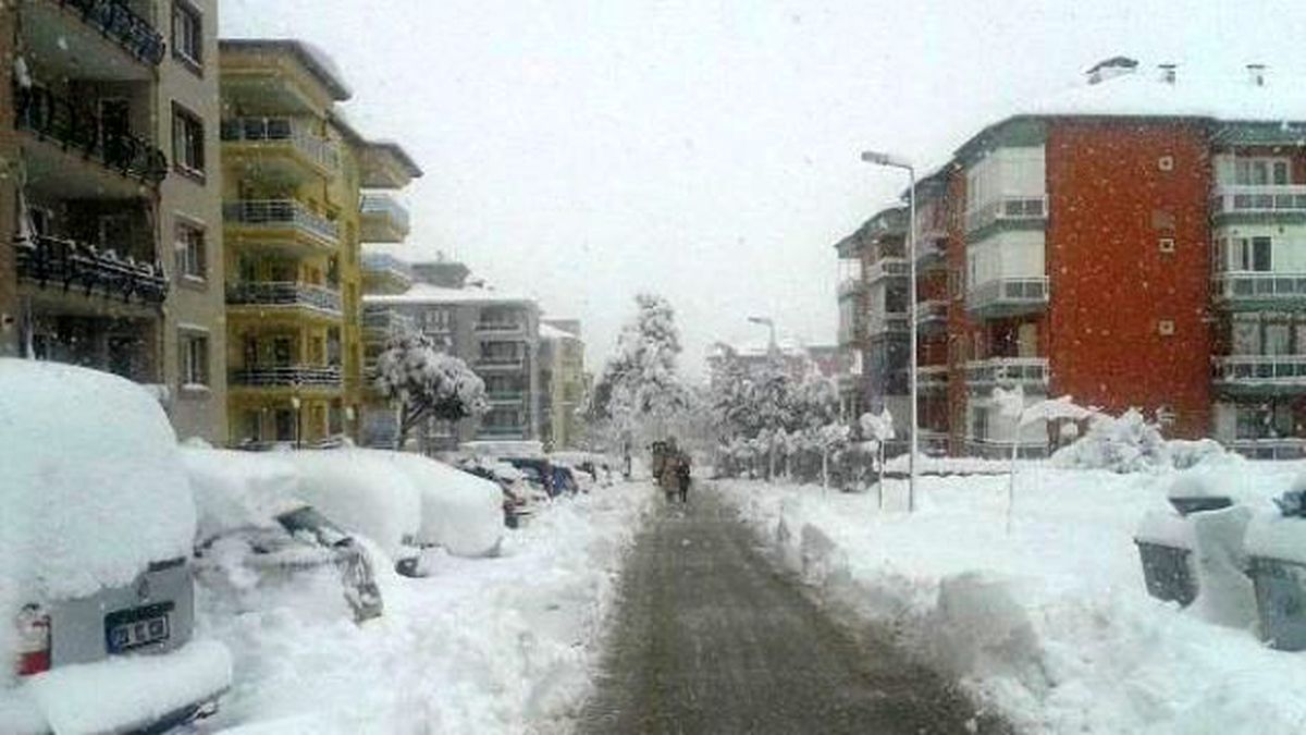 Denizli\'de Kar Yağışı Durdu, Soğuk Dondurdu