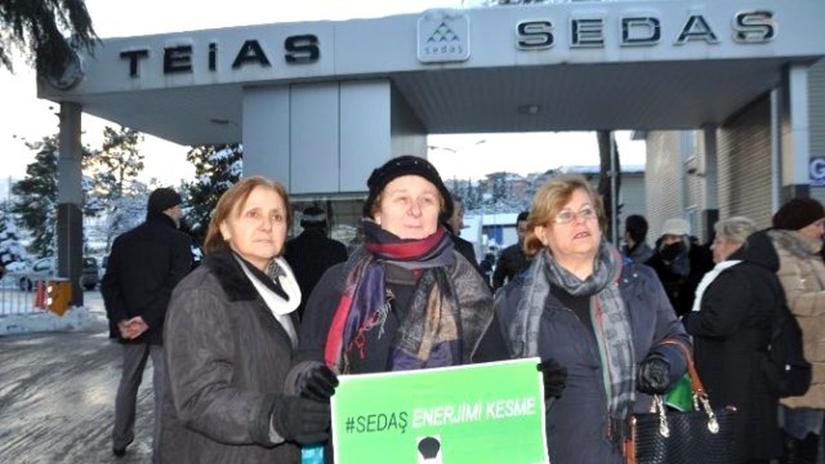 Elektrik Kesintilerini Protesto Ettiler