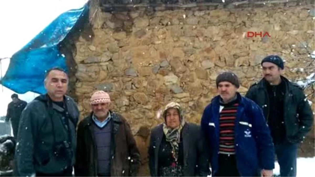 Gaziantep\'te Etkili Olan Kar Evin Duvarını Yıktı