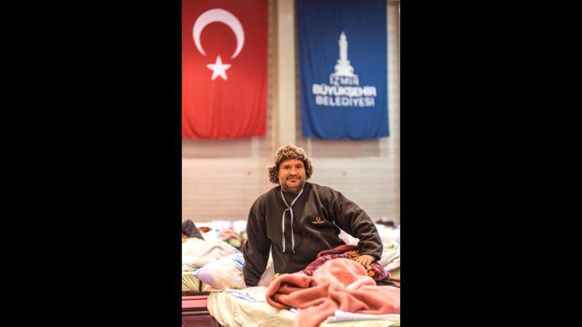 İzmir\'deki Evsizlere Sıcak Ortam Sağlandı