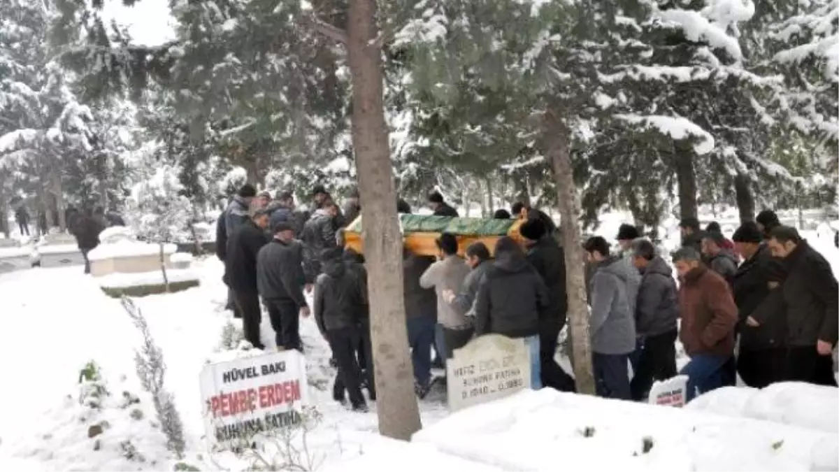 Kar Lastiği Olmayan Servis Midibüsü Devrildi: 1 Kadın İşçi Öldü, 20 Yaralı(2)