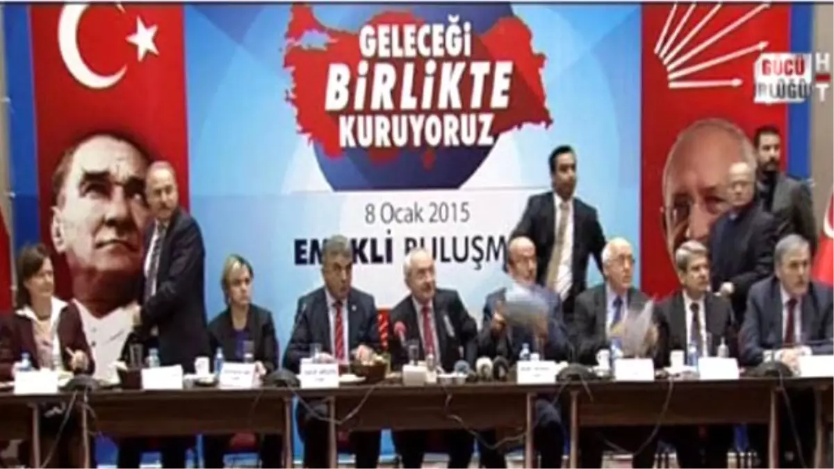 Kılıçdaroğlu\'na Ayakkabı Fırlatıldı