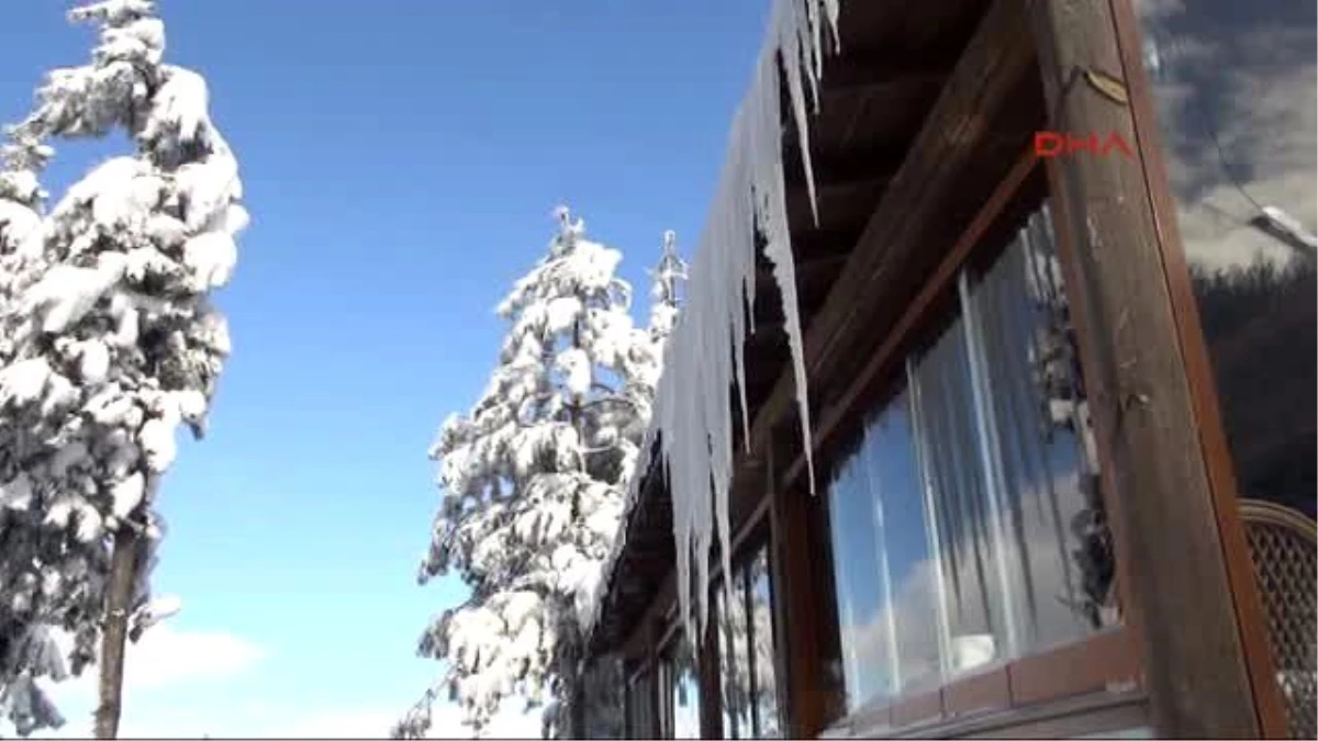 Kocaeli - Kar Kalınlığı 3 Metreye Çıktı, Kartepe\'de Elektrikler Kesilince Kayak Pistleri Kapandı