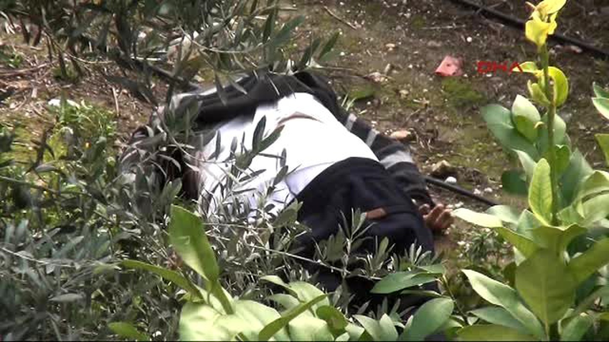 Mersin\' de Boğazı Kesilip Yüz Derisi Yüzülmüş Erkek Cesedi Bulundu