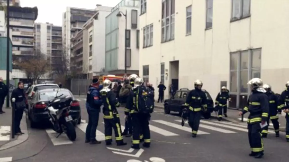 Paris\'te Bir Saldırı Daha: 1 Polis Öldü