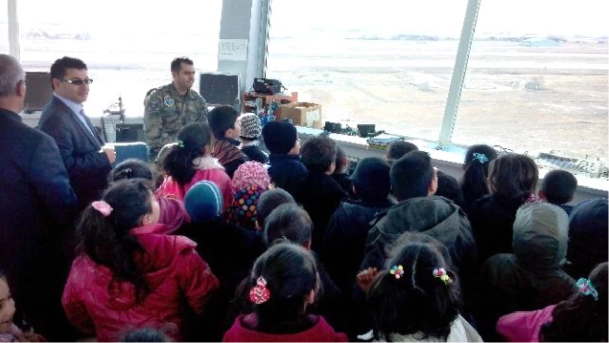 Pasinler 13 Mart İlkokulu Öğrencileri Erzurum Havalimanını Gezdiler