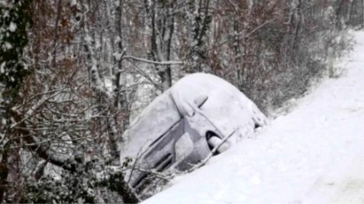 Silivri\'de Kar Yağışı Beraberinde Kazaları Getirdi