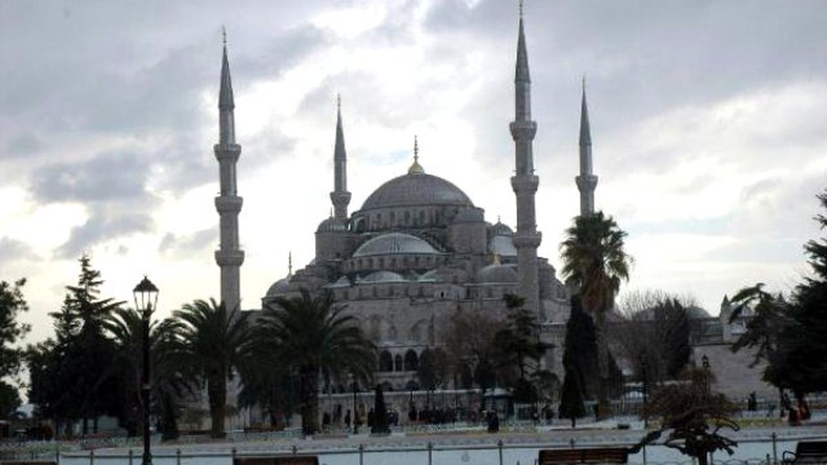 Sultanahmet Meydanı\'ndan Kar Manzaraları