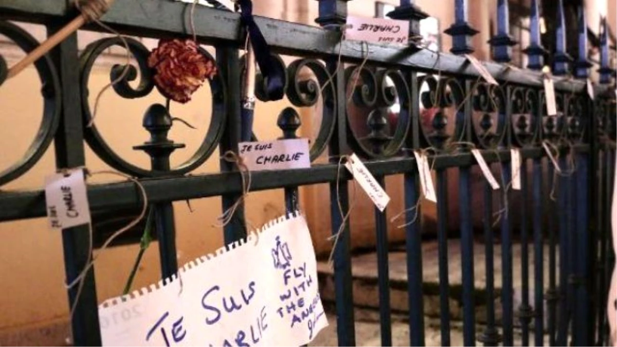 Taksim\'de Charlie Hebdo Saldırısı Protesto Edildi