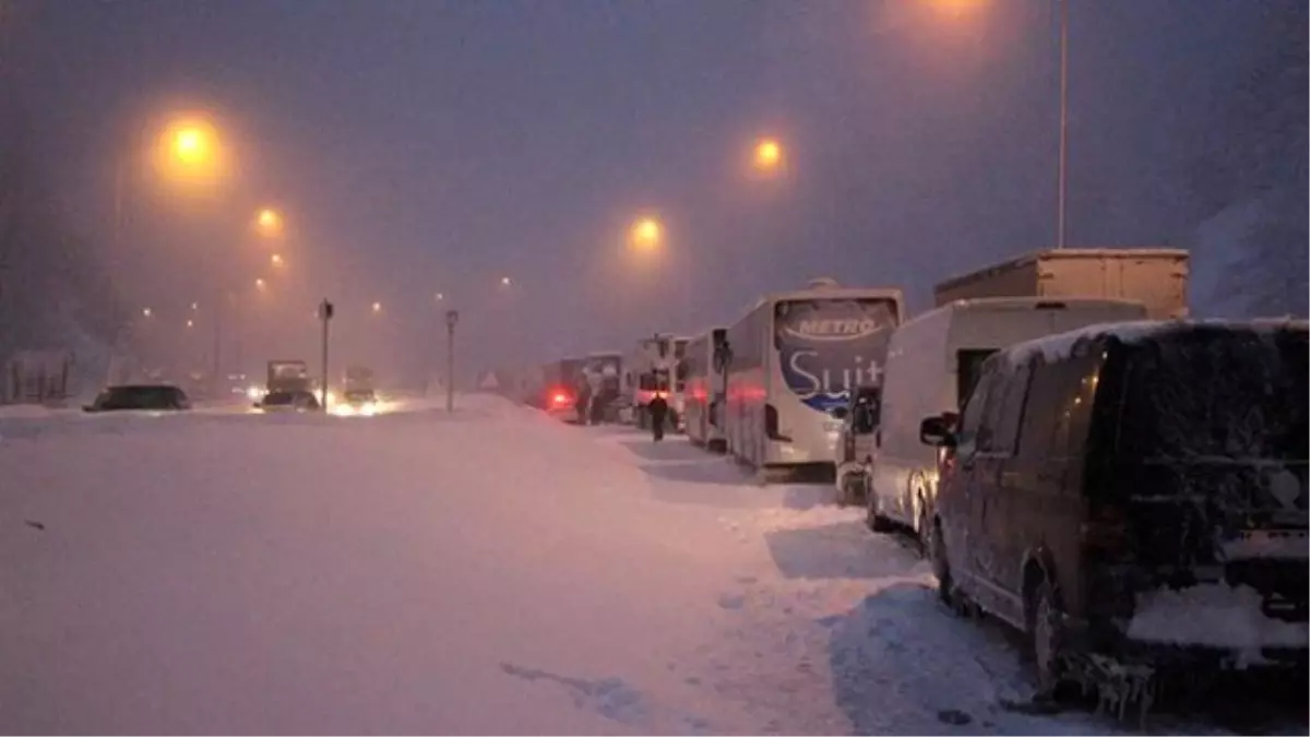 TEM Bolu Dağı Geçişinin Ankara Yönü Ulaşıma Kapandı