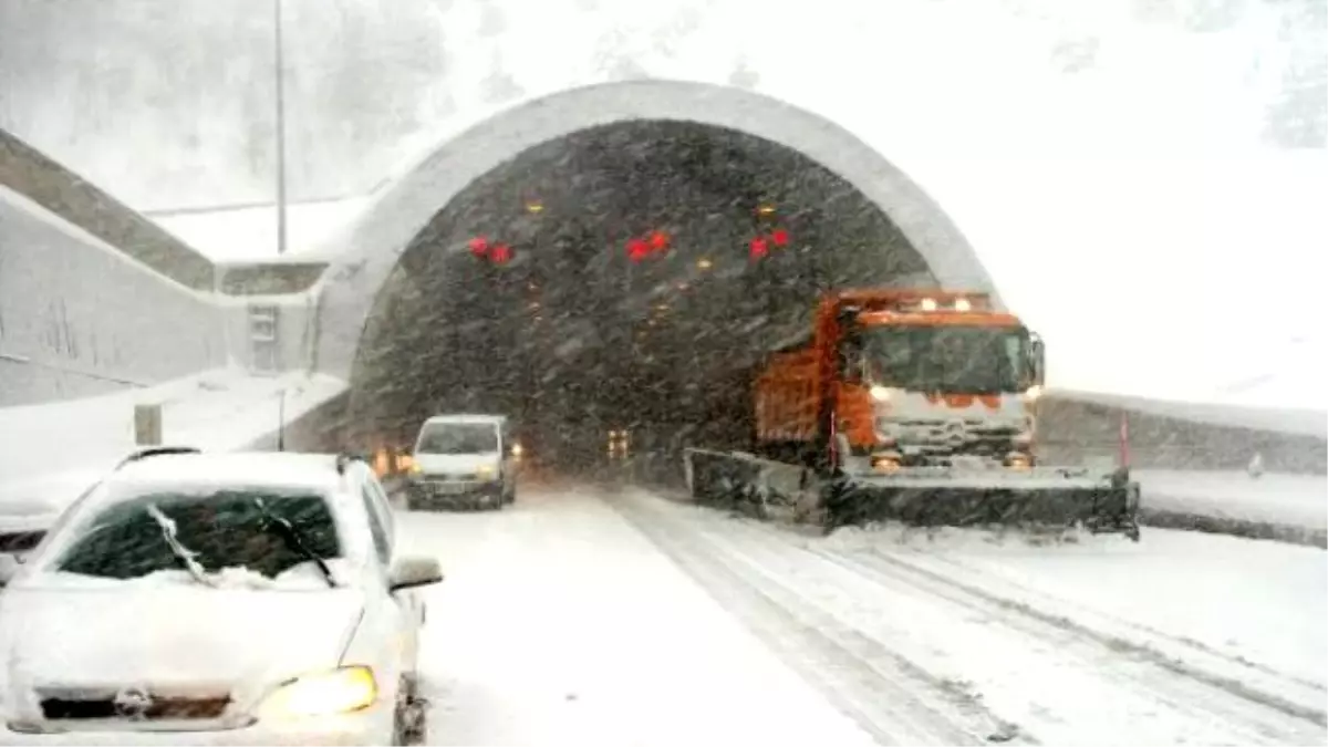 Tem Bolu Dağı Geçişinin Ankara Yönü Ulaşıma Kapandı (6)