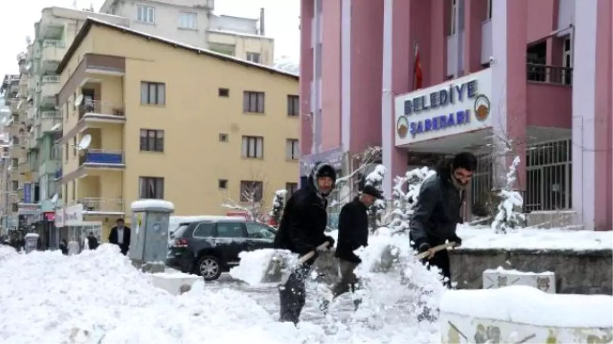 Van, Hakkari ve Bitlis\'te Köy Yolları Kardan Kapalı