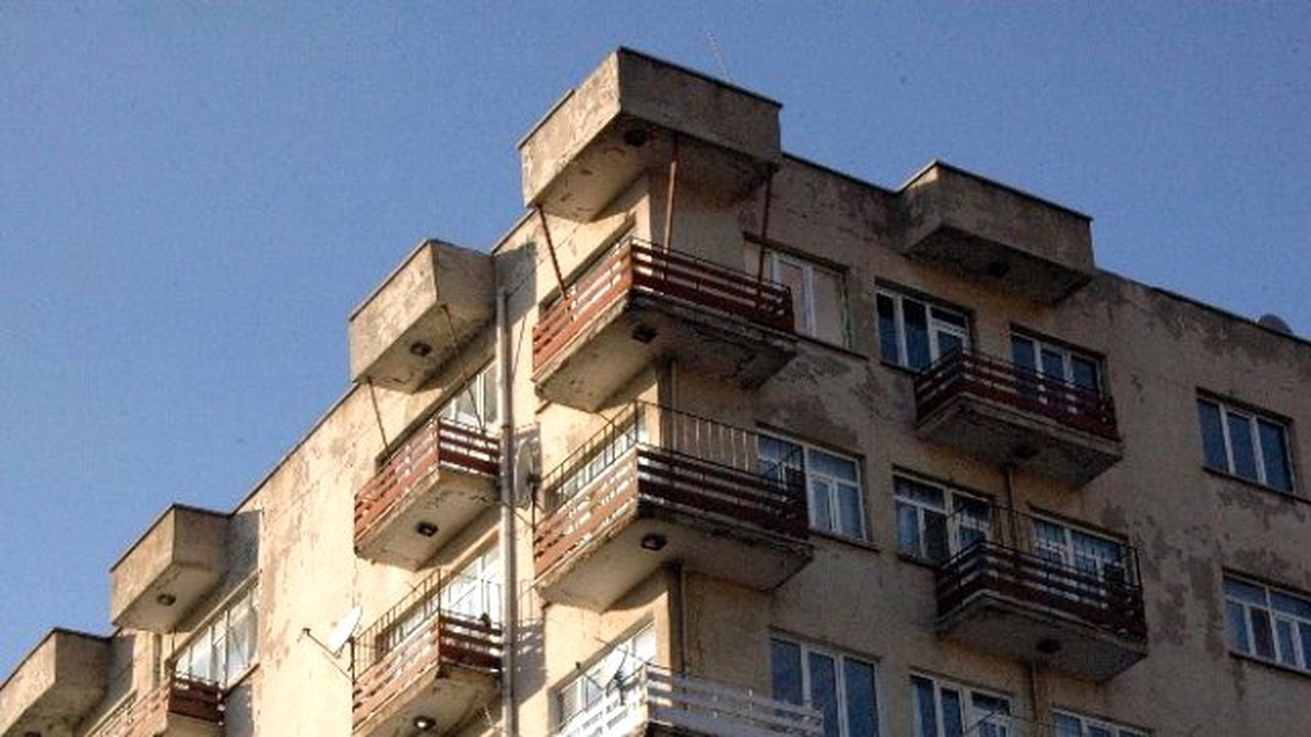 56 Evler Binası Vatandaşı Korkutuyor