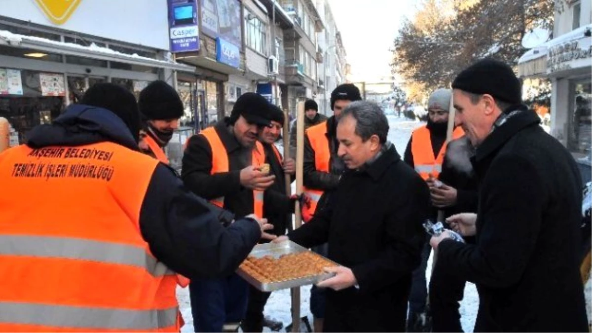 Akşehir\'de Karla Mücadele Çalışmaları Sürüyor