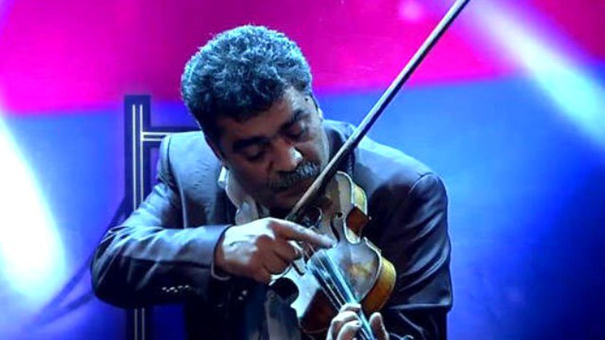 Ali Kurtduman\'ın Enstrüman Gösterisi