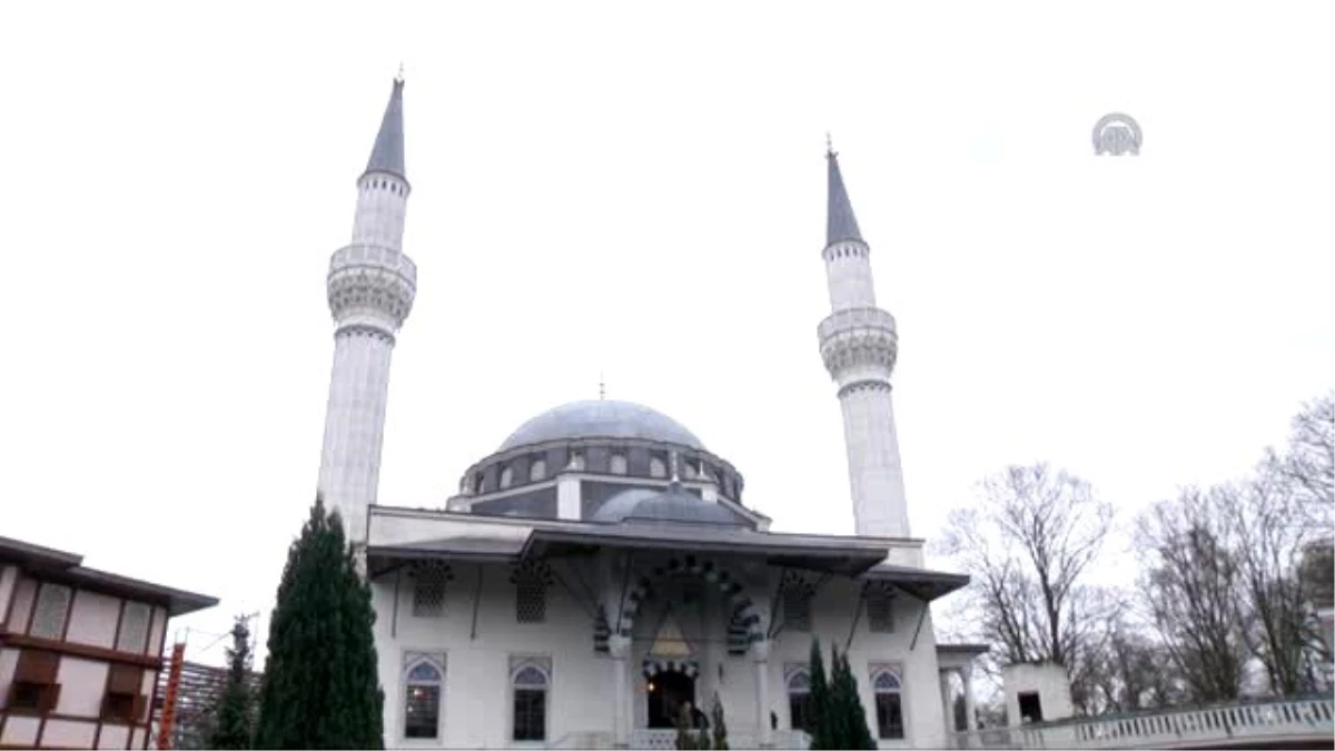 Almanya Adalet Bakanı Mass, Türk Şehitlik Camisini Ziyaret Etti