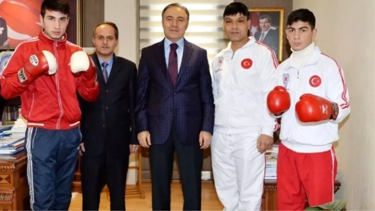 Boks ve Taekwondo\'nun Şampiyonlarından Valiye Ziyaret