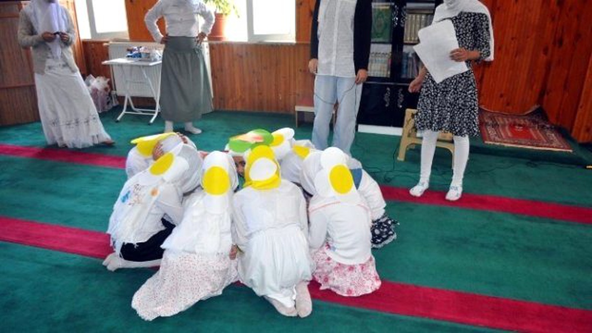 Cami Öğrencilerinden Yardımlaşma Tiyatrosu