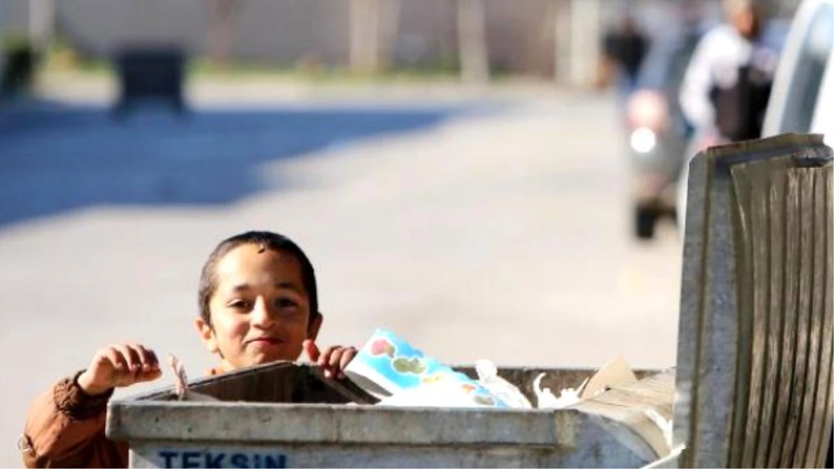 Çöpe Atılan Meyve Sebzeler Suriyeli Çocukları Sevindirdi