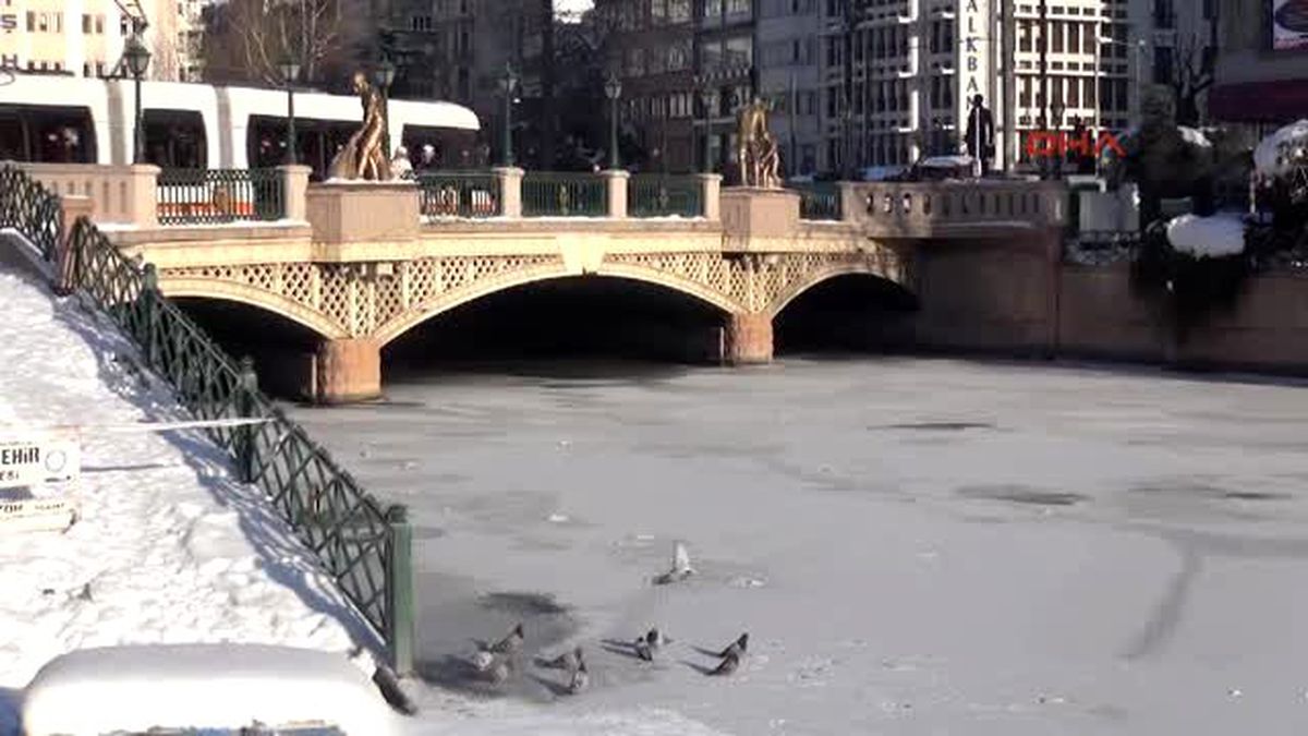 Eskişehir Porsuk Çayı Dondu