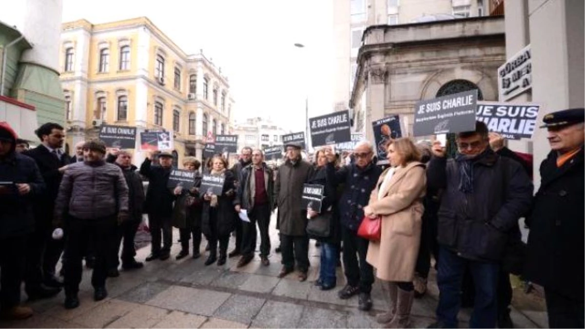 Gazetecilerden "Charlie Hebdo" Saldırısına Protesto