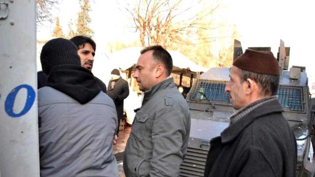 İmamdan Gösterici ve Polise \'Barıştırayım\' Daveti