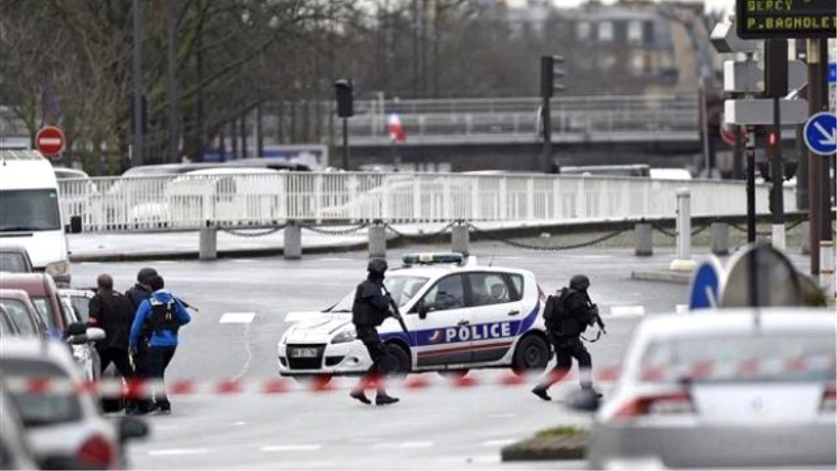 Paris\'te Markete Saldırı Düzenleyen Saldırgan, Polisi de Öldürmüş