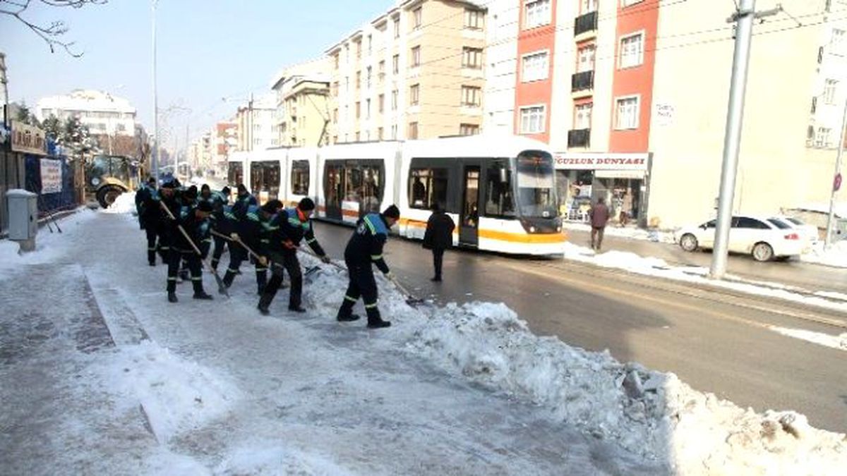 Kar Temizliğine 650 Kişilik Ekiple Devam