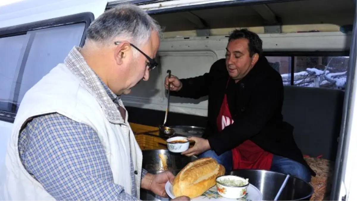 Karaman Belediyesi Her Gün Sıcak Yemek Veriyor