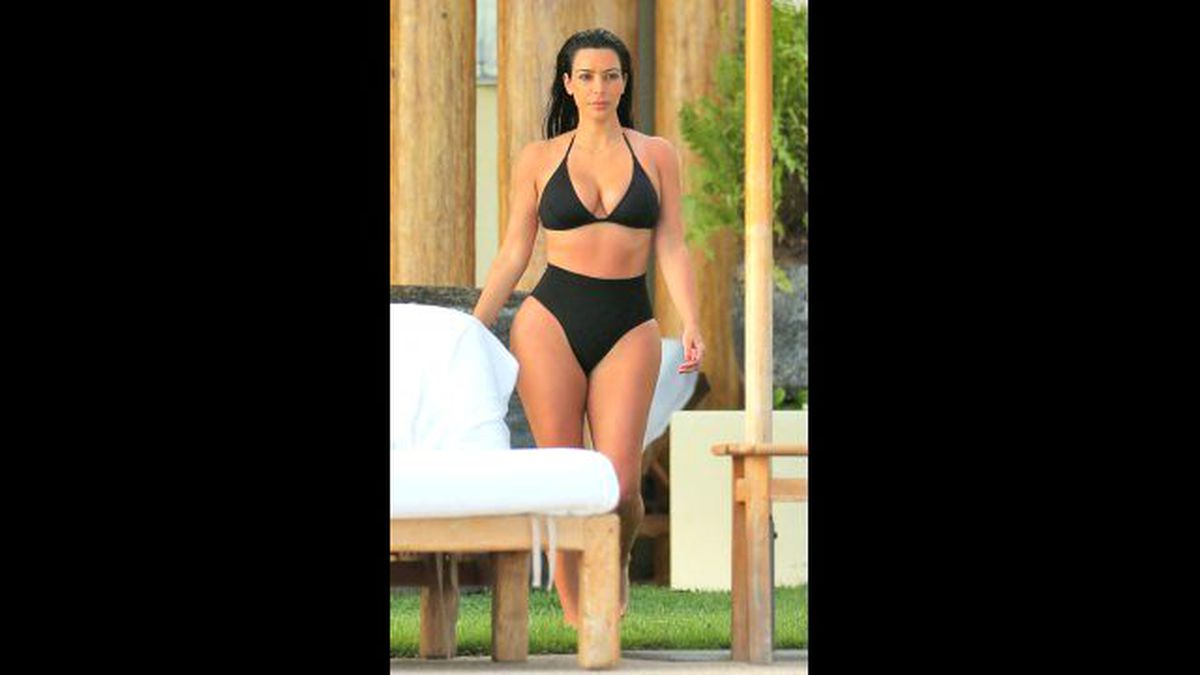 Kim Kardashian Frikik Verdi Herkes Telefonlarına Sarıldı