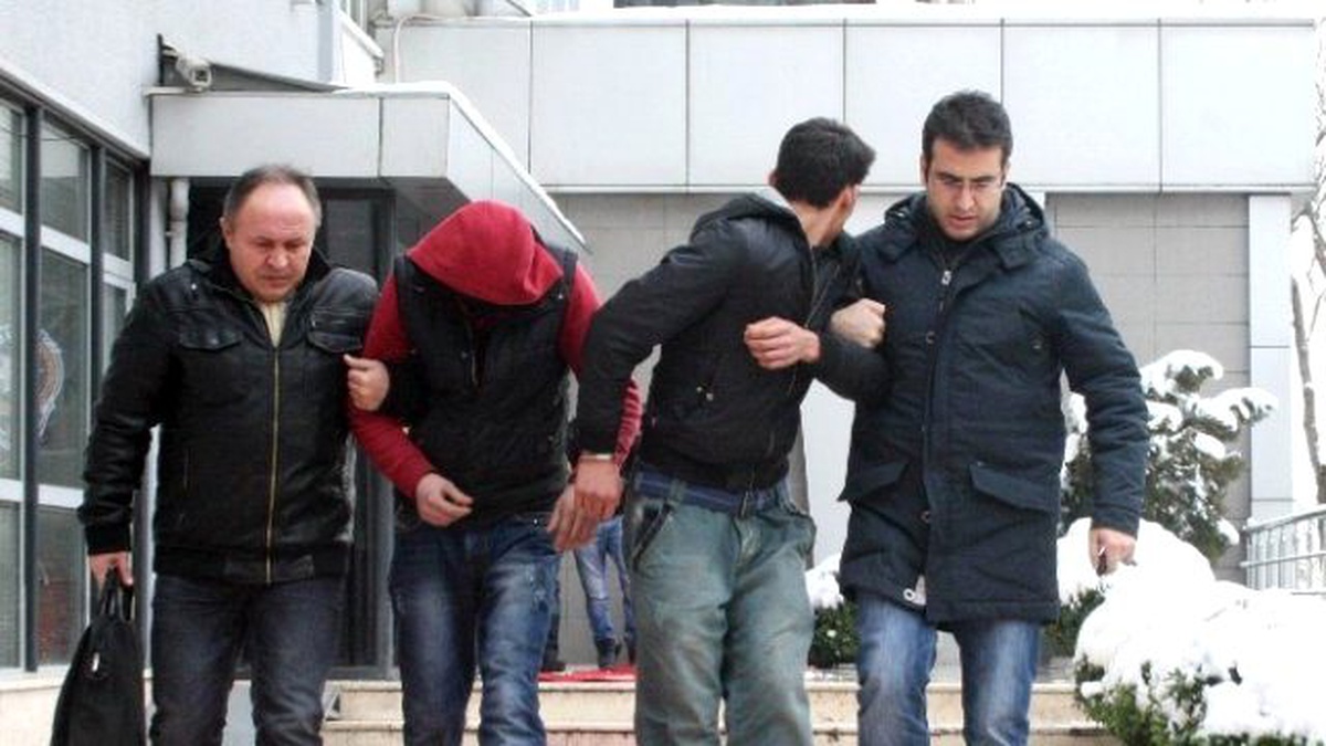 Metro Otomatlarından 15 Bin Liralık Soygun Yaptılar