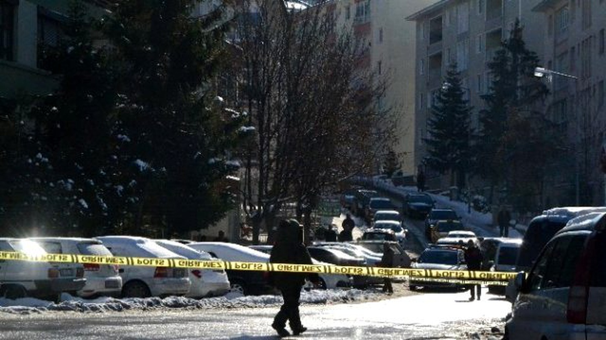 Rusya Büyükelçiliği Yakınına Bırakılan Çanta Polisi Alarma Geçirdi