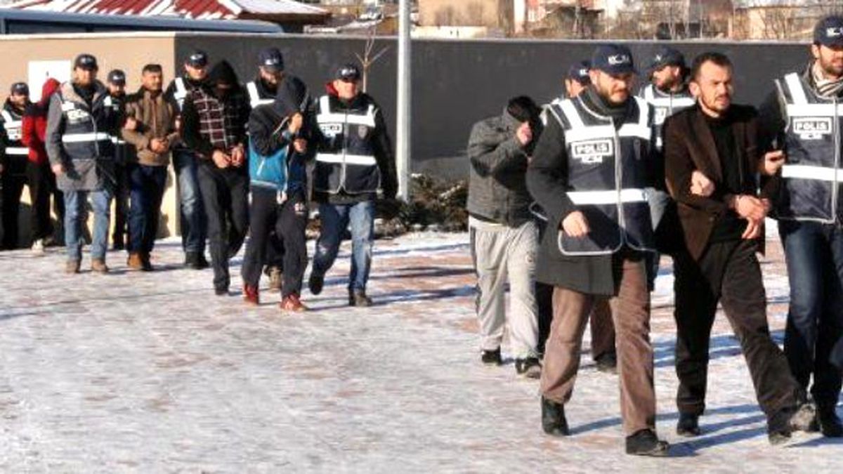 Sivas\'ta Suç Örgütü Operasyonunda 10 Kişi Adliyeye Sevk Edildi