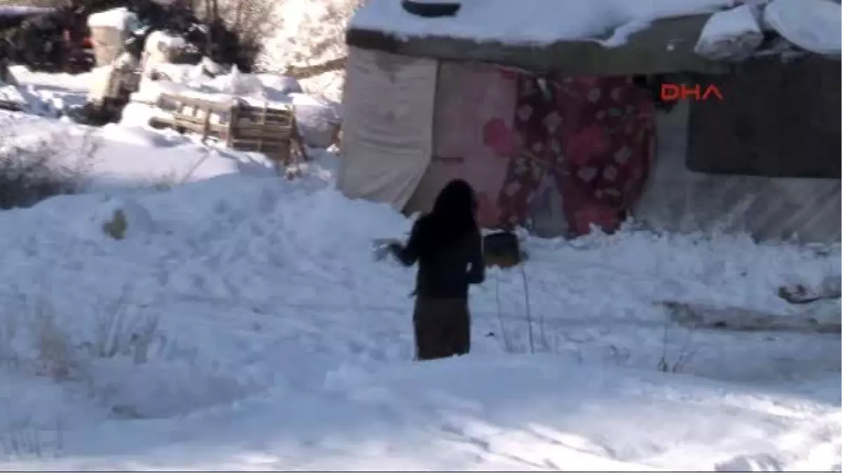 Suriyelilerin Dondurucu Soğukta Yaşam Mücadelesi