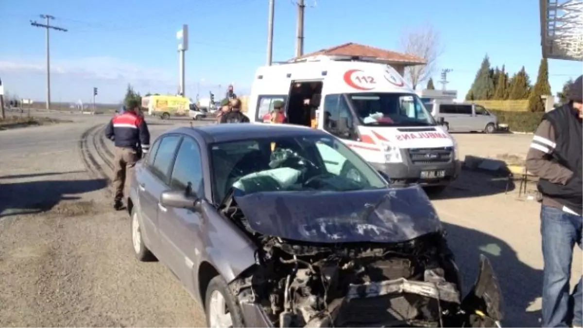 Tekirdağ\'da Trafik Kazası: 3 Yaralı