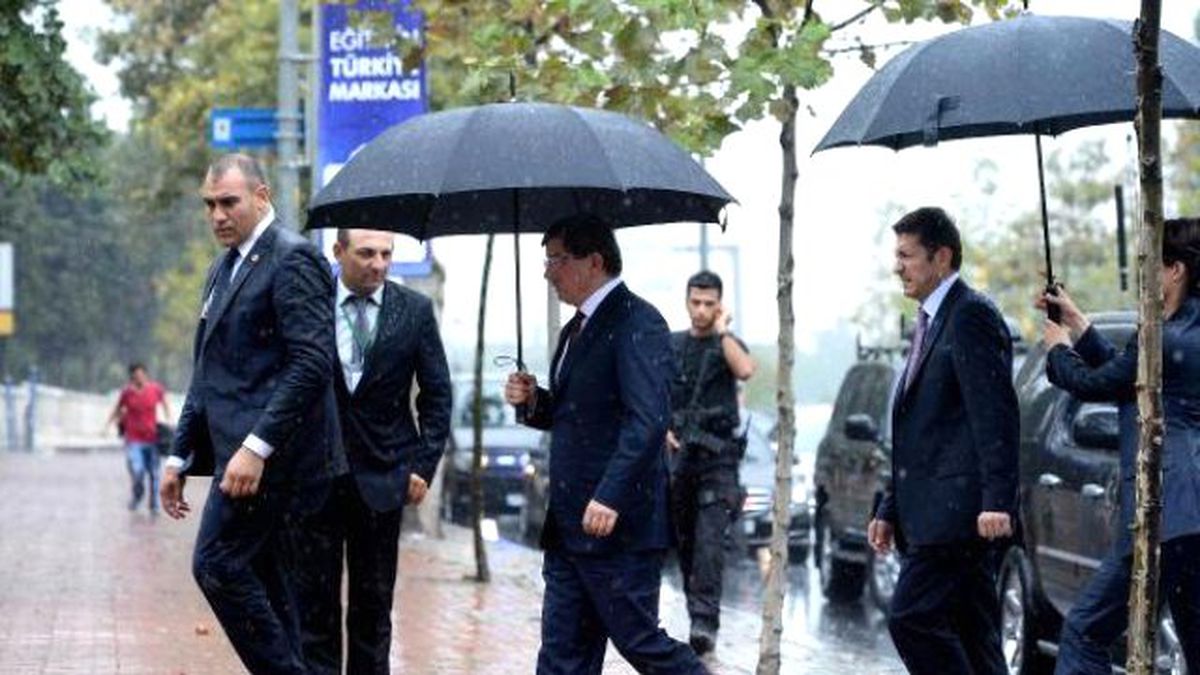 Başbakan Davutoğlu Fransa\'ya Gidiyor