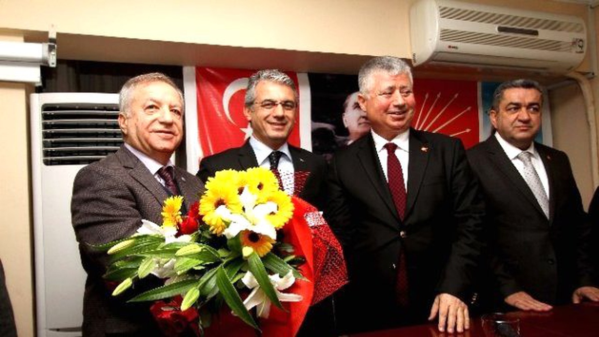 CHP Karşıyaka\'da Karaege Gitti, Özsulu Geldi