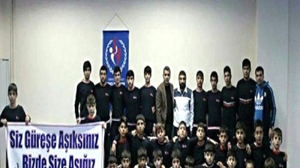 Diyarbakırlı Güreşçilere, Yerlikaya\'dan Malzeme Yardımı