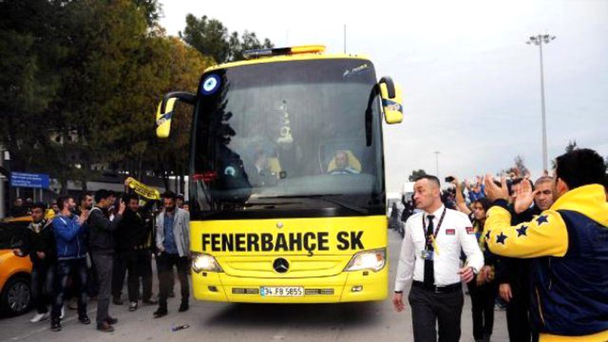 Fenerbahçe\'ye Antalya\'da Coşkulu Karşılama