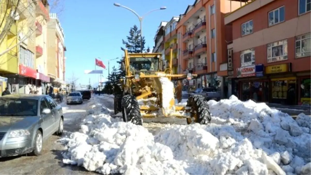 Göksun\'da Kar Temizliği