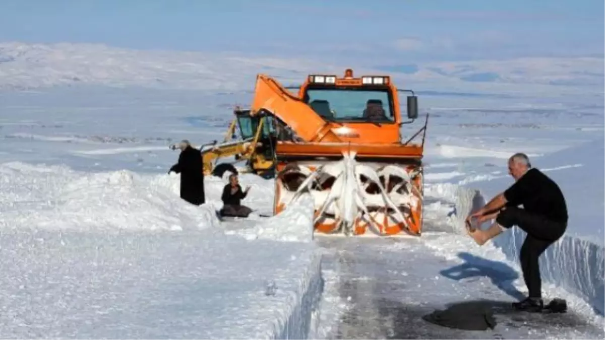 Doğu\'da Yollar 3 Gündür Ulaşıma Kapalı