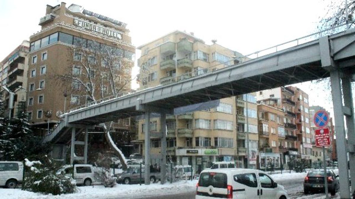 Korkuluklar Korkutuyor