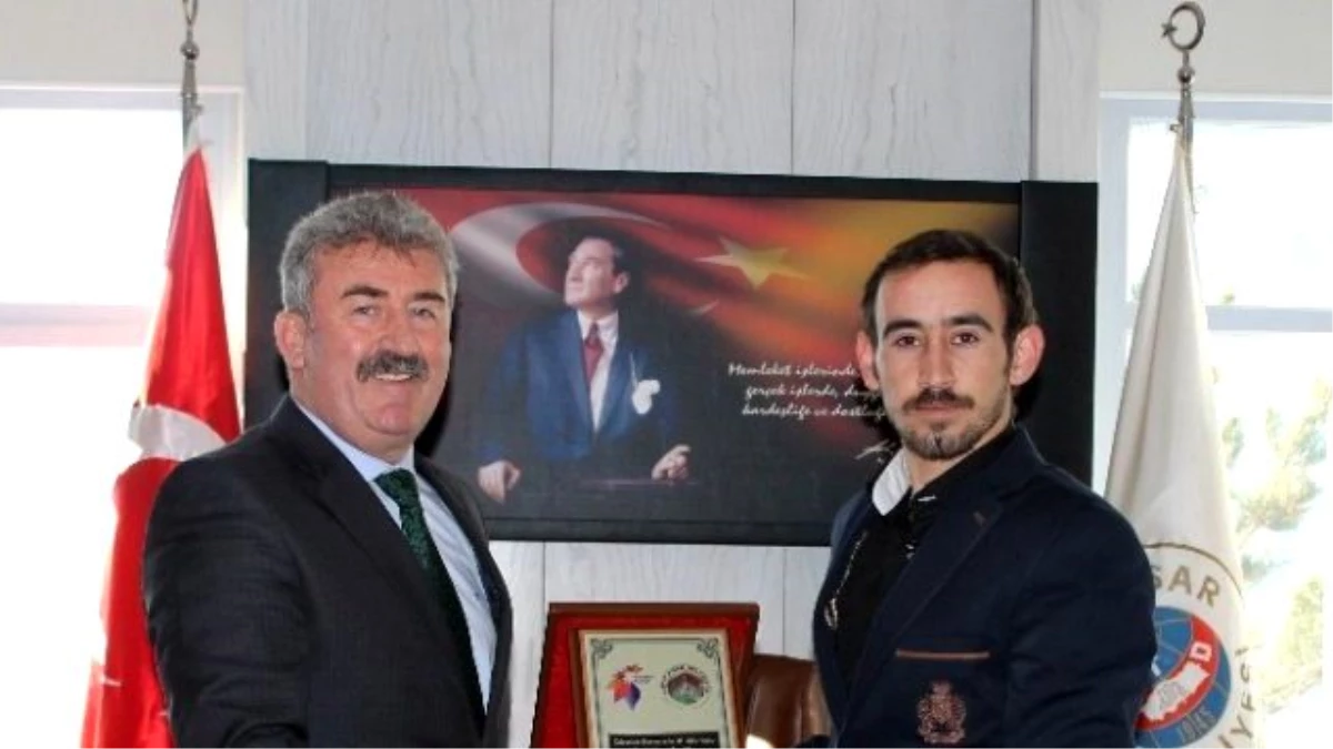 Koyulhisar Belediye Başkanı Epsileli, Gazeteciler Gününü Kutladı